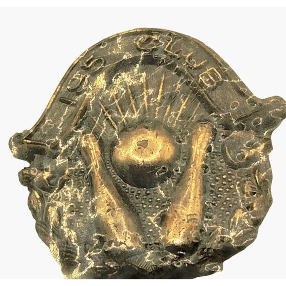 195 Club Bowling Pin Badge Vintage NOS - Picture 1 of 5